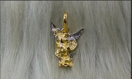 Arcangel — fotografía de la pieza en oro 18K