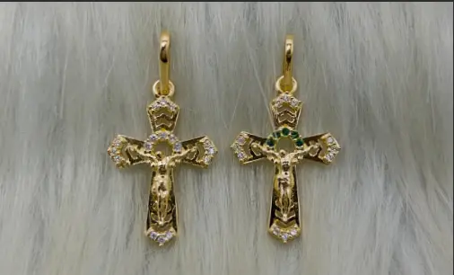Cruz Cristo — fotografía de la pieza en oro 18K