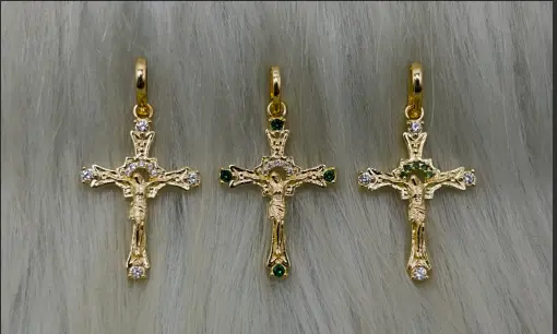 Cruz Inri — fotografía de la pieza en oro 18K